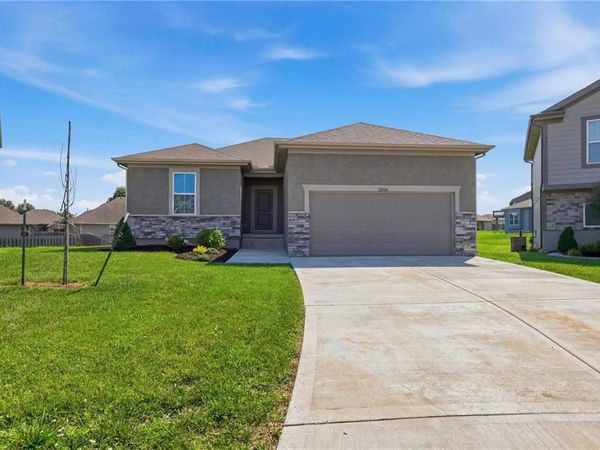 21806 Massa Circle, Peculiar, MO 64078