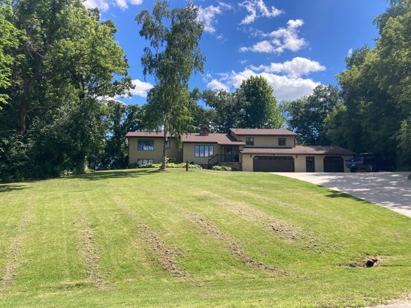 17910 Wedgewood Drive, Zumbrota, MN 55992
