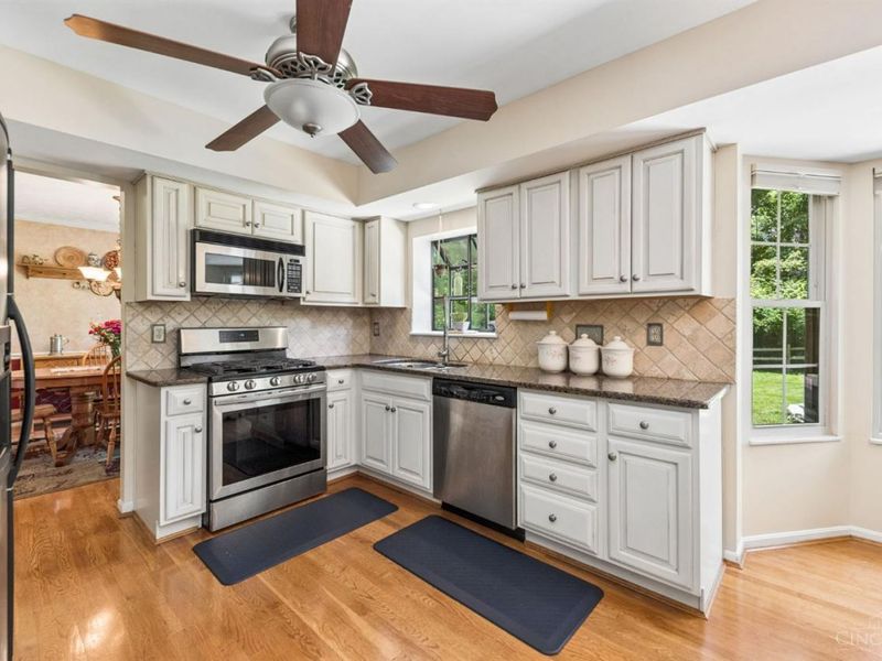 6400 Roth Ridge Drive, Loveland, OH 45140 Photo 11