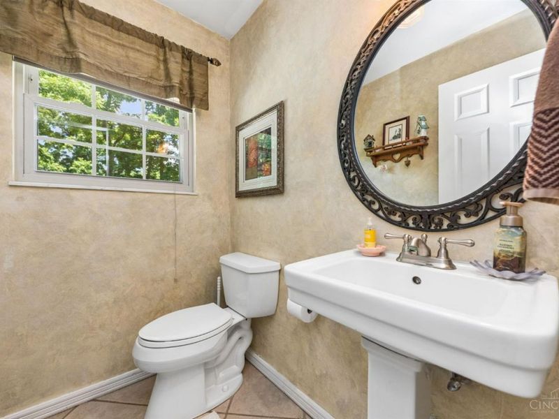 6400 Roth Ridge Drive, Loveland, OH 45140 Photo 19