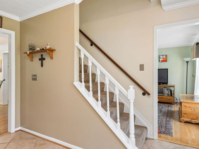 6400 Roth Ridge Drive, Loveland, OH 45140 Photo 4