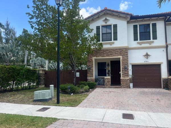 8985 NW 98th Ave , Doral, FL 33178