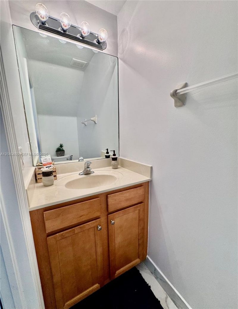 8805 W 35th Ave, Hialeah, FL 33018 Photo