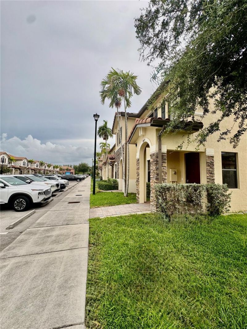 8805 W 35th Ave, Hialeah, FL 33018 Photo