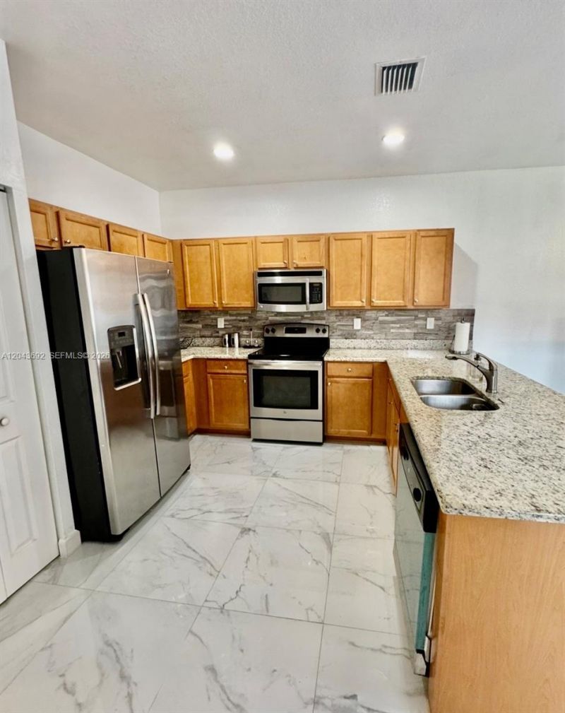 8805 W 35th Ave, Hialeah, FL 33018 Photo