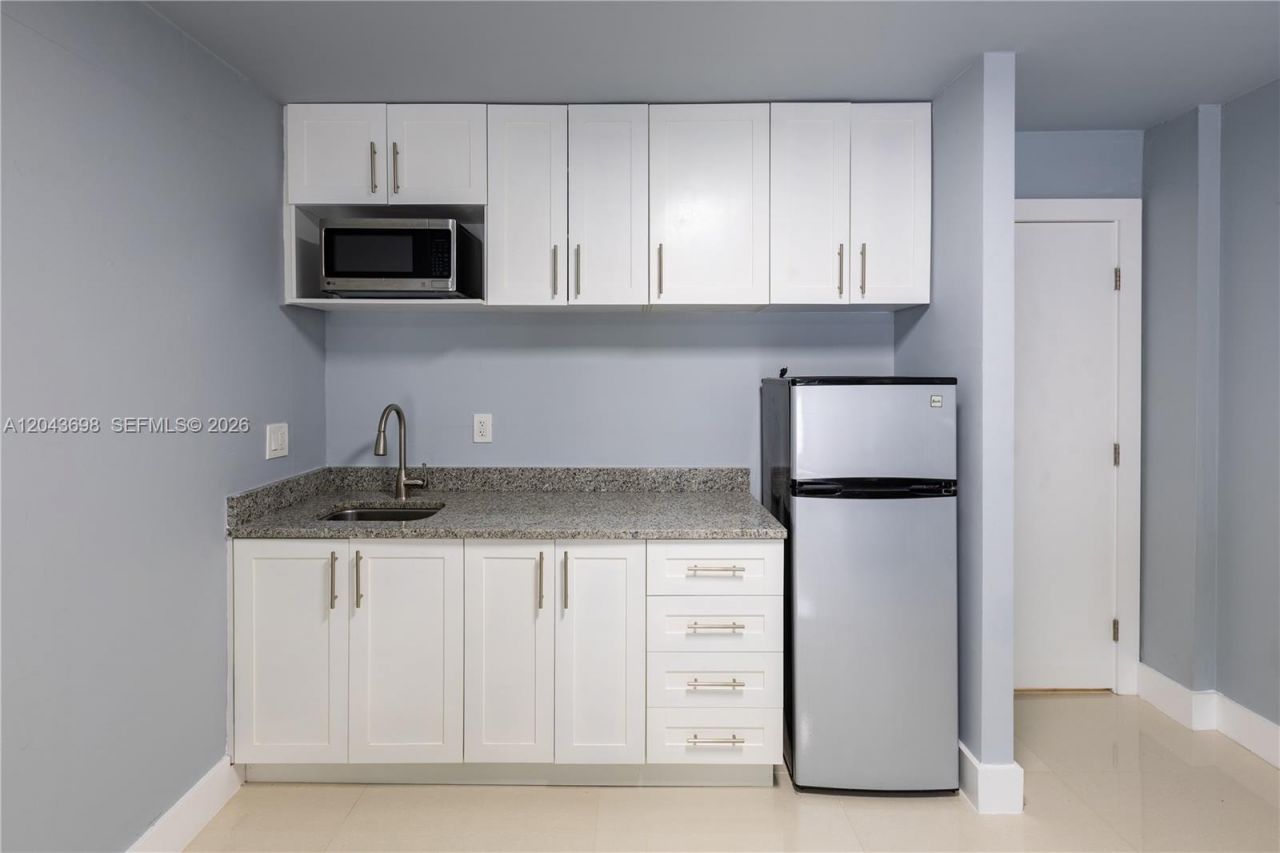 4538 SW 1st St , Unit 3, Miami, FL 33134 Photo