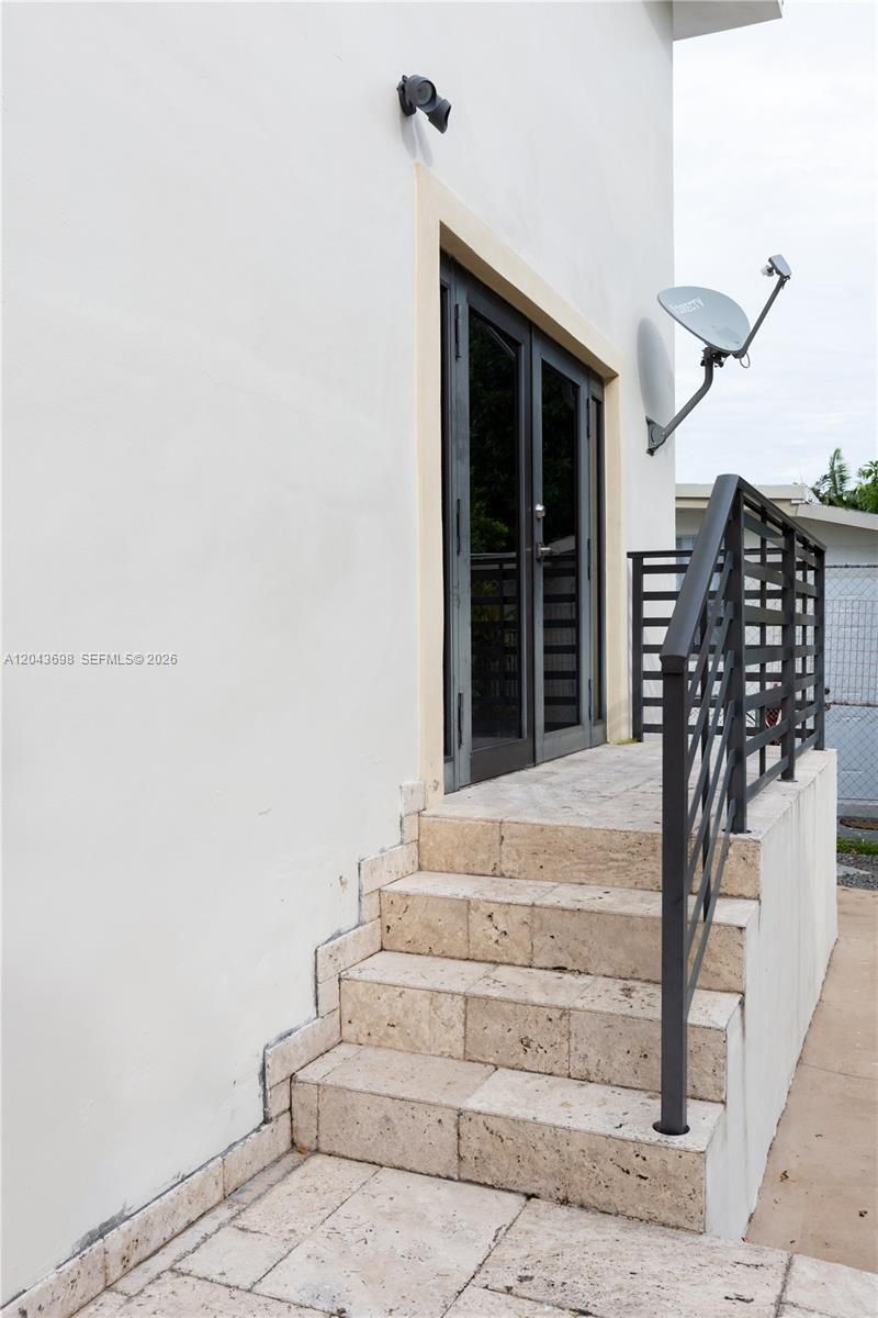 4538 SW 1st St , Unit 3, Miami, FL 33134 Photo