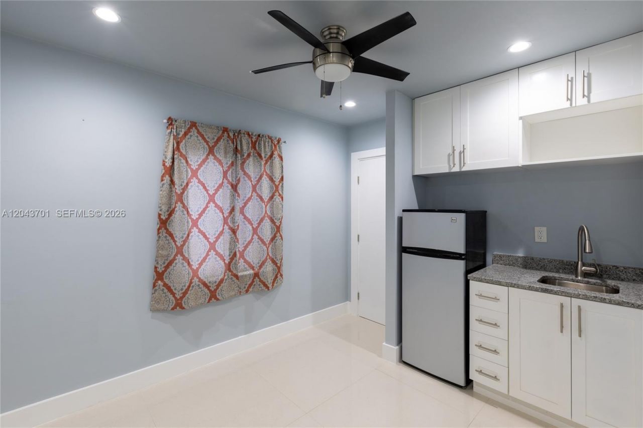 4538 SW 1st St , Unit 2, Miami, FL 33134 Photo