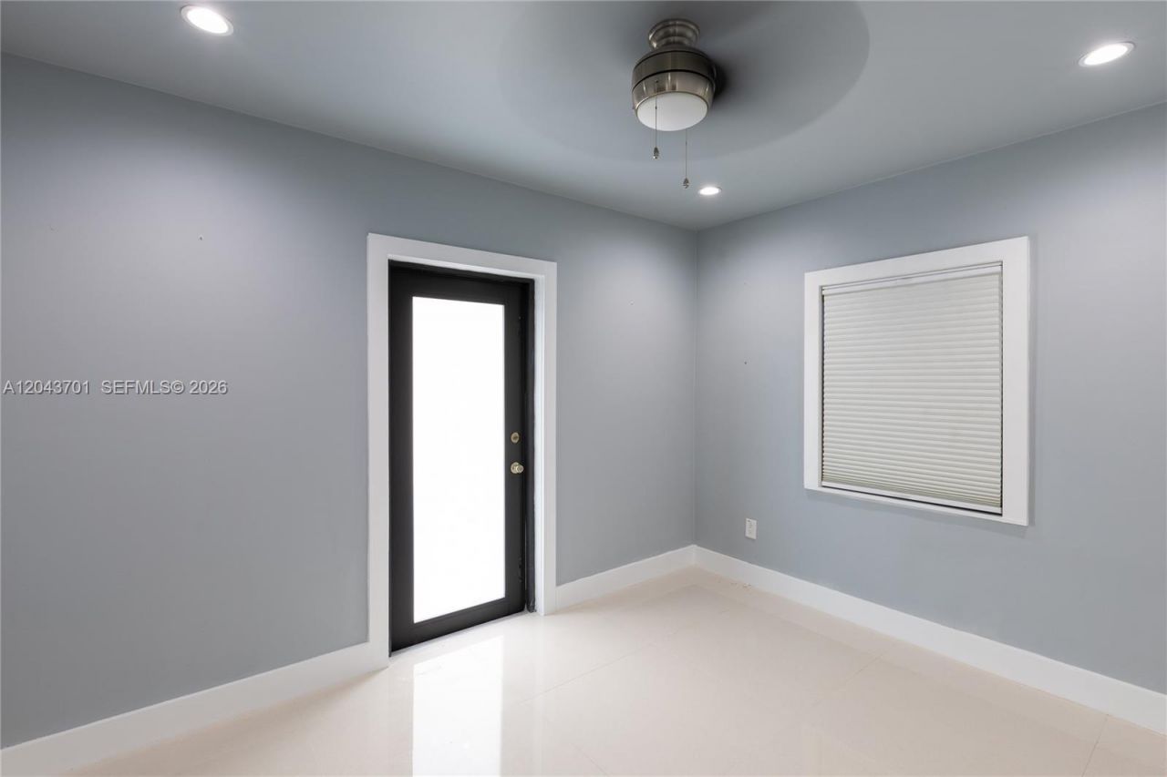 4538 SW 1st St , Unit 2, Miami, FL 33134 Photo