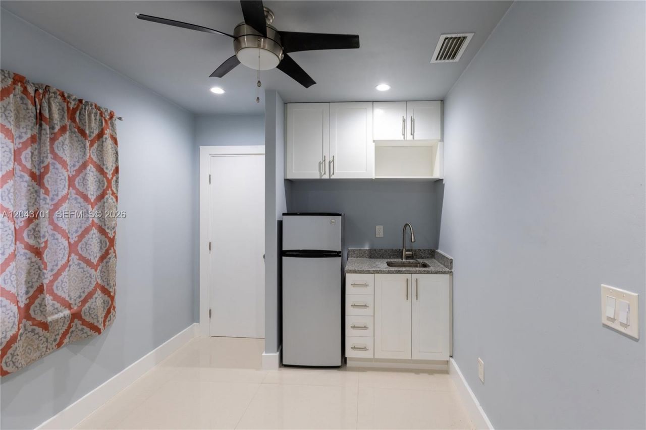 4538 SW 1st St , Unit 2, Miami, FL 33134 Photo