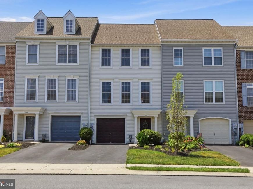207 Lakeside Xing, Mount Joy, PA 17552 Main Photo