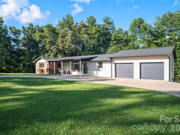 98 N Pinecrest Lane , Hendersonville, NC 28739