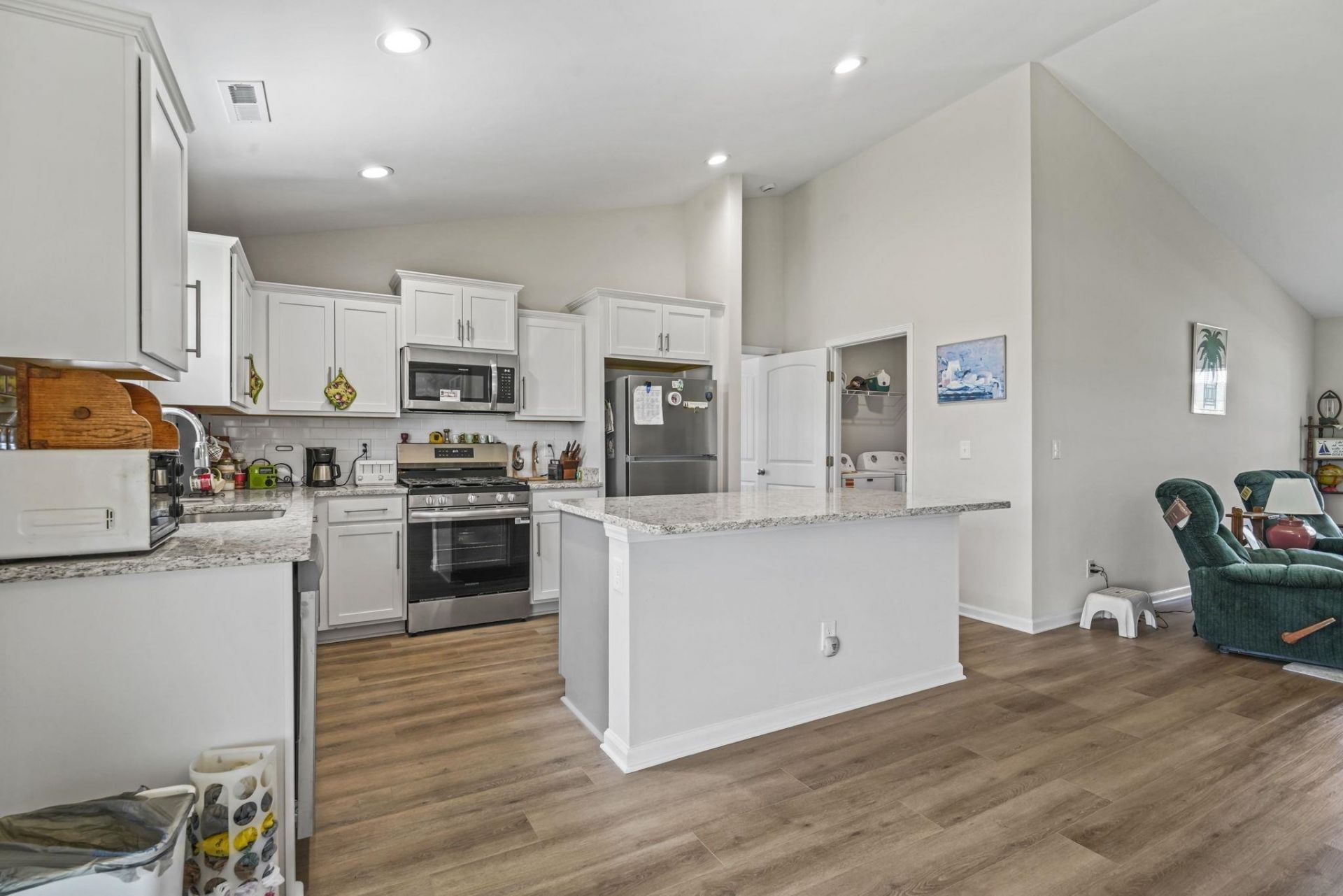 602 Lightwood Dr. Photo 6