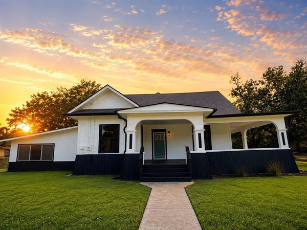 402 E Navasota Street, Groesbeck, TX 76642
