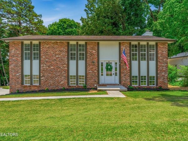 10008 Bluegrass Rd, Knoxville, TN 37922