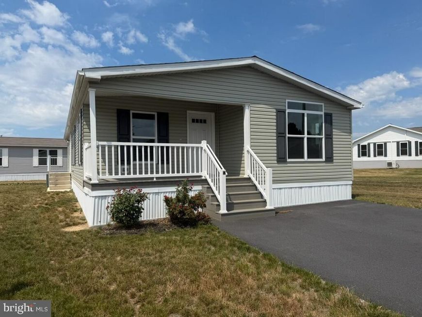 61 Evergreen Aly , Palmyra, PA 17078 Main Photo
