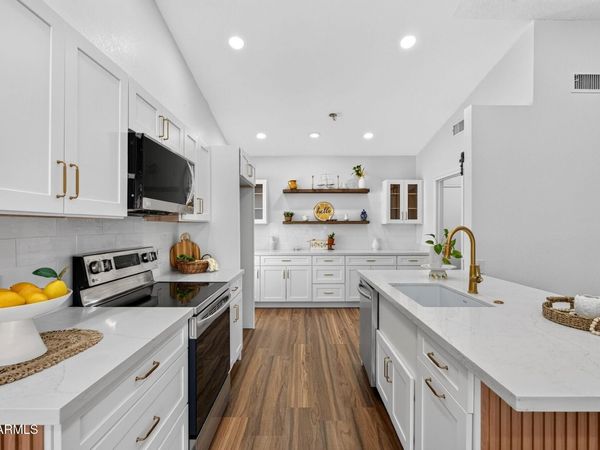 6321 W BERYL Avenue, Glendale, AZ 85302