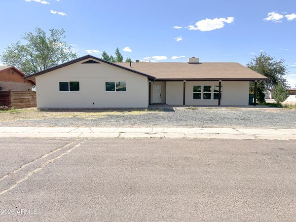 109 Encanto Drive, Holbrook, AZ 86025