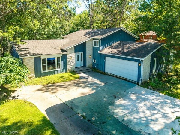 820 Lincoln Street , Amherst, OH 44001