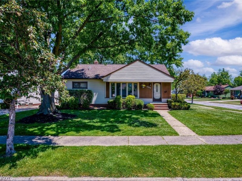 1759 Chelmsford Road, Mayfield Heights, OH 44124 Photo 1