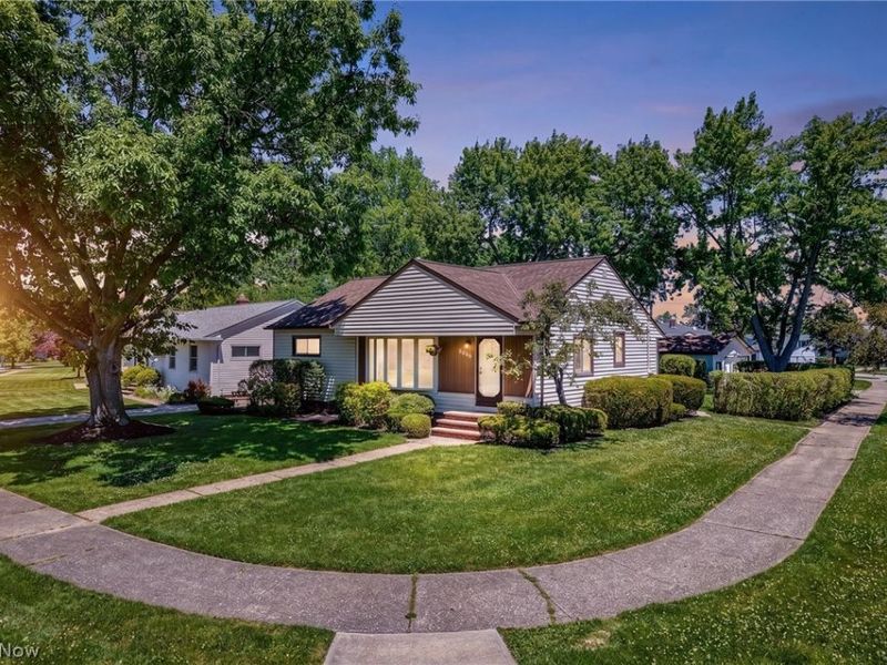 1759 Chelmsford Road, Mayfield Heights, OH 44124 Photo 2