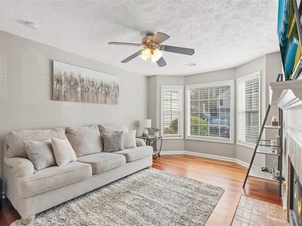 1061 Daventry Crossing, Woodstock, GA 30188
