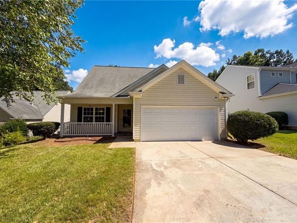 635 Sable View Lane , Atlanta, GA 30349