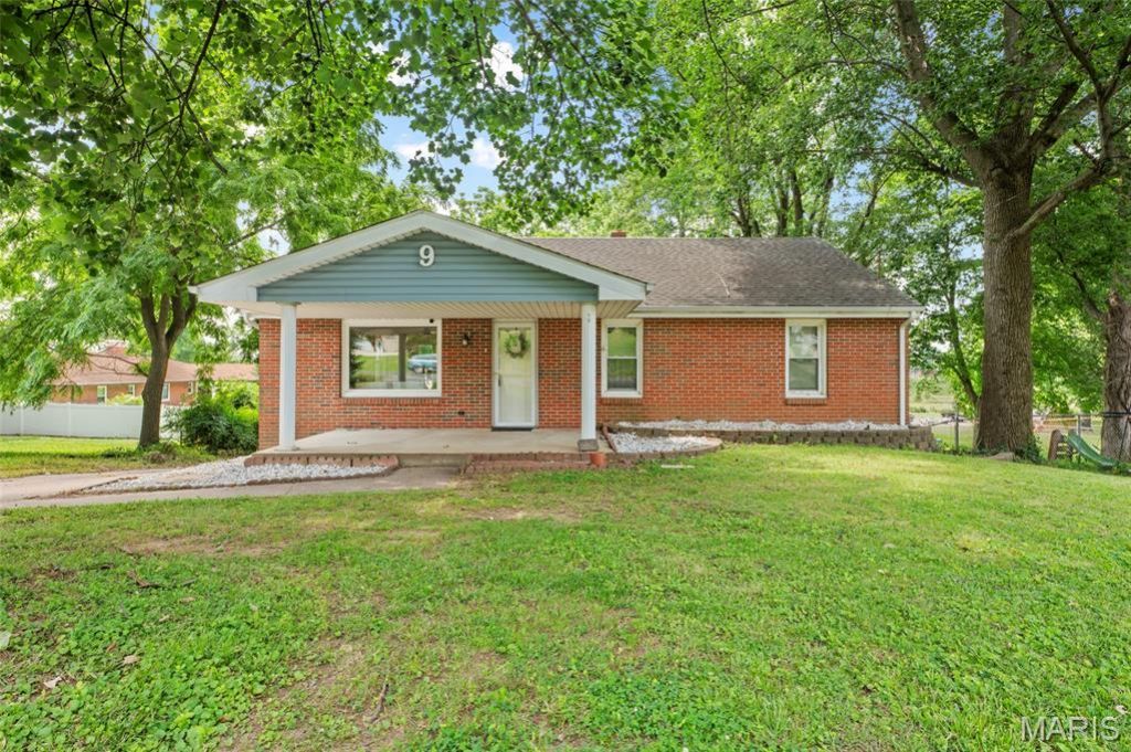 9 W Woodland Drive, East Alton, IL 62024 Main Photo