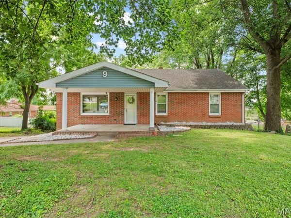 9 W Woodland Drive, East Alton, IL 62024