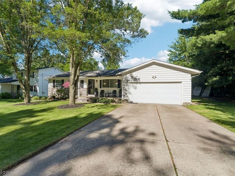 432 Mackinaw Avenue, Bath, OH 44333 Photo 2