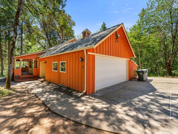 6907 Bear Branch Road, Rogue River, OR 97537