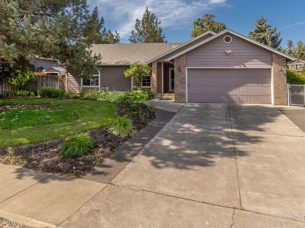 2987 NE Oakley Court, Bend, OR 97701