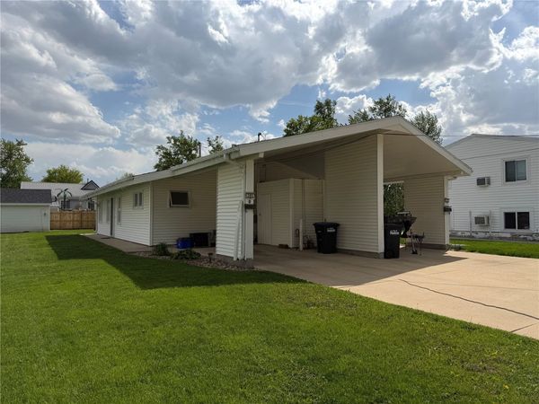 375 - 385 9th Avenue , Marion, IA 52302