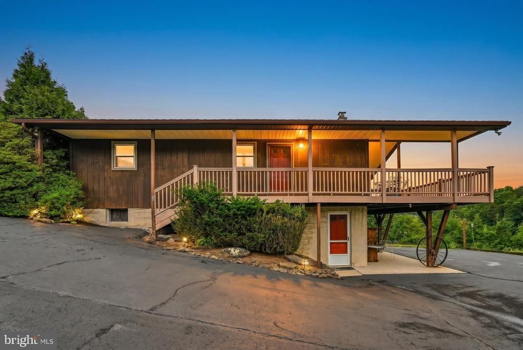 1933 WYNONAH DRIVE , AUBURN, PA 17922