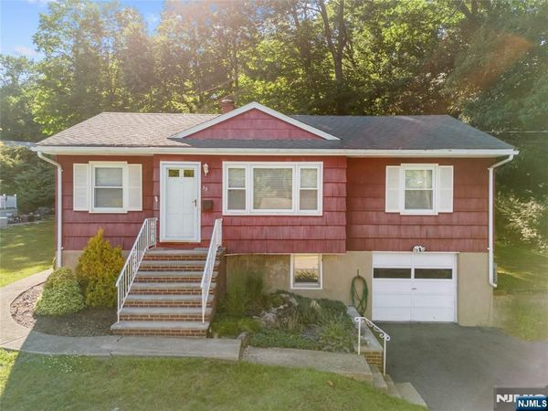 33 Walter Drive, BLOOMINGDALE, NJ 07403