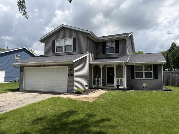 220 Wildflower Way, Lake Mills, WI 53551