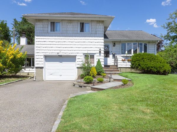 21 Pinetree Avenue , Hicksville, NY 11801