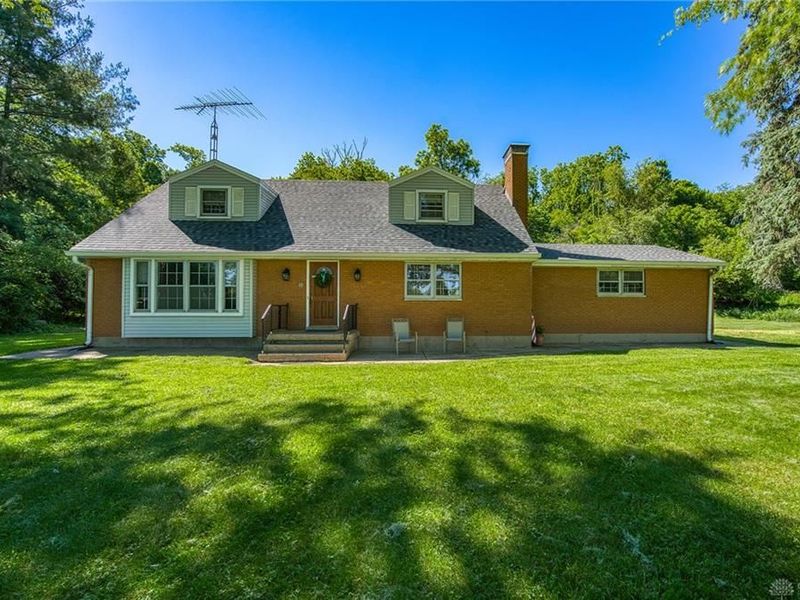 2145 Hilltop Road, Xenia Township, OH 45385 Photo 2