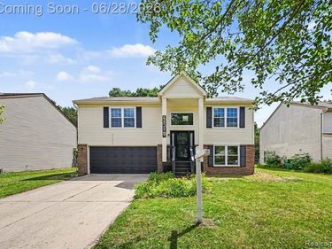 6835 Maplelawn Drive, Ypsilanti Twp, MI 48197