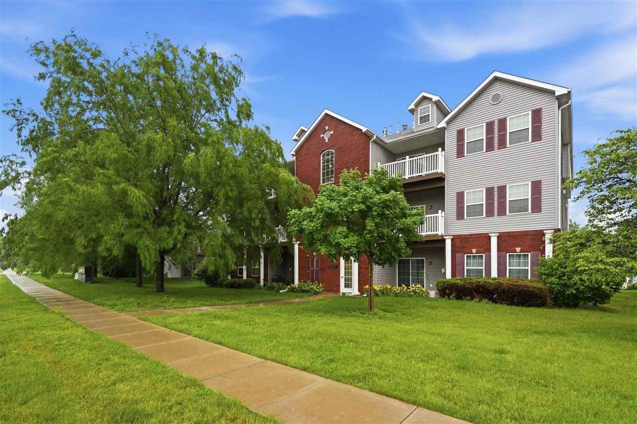 880 Rachael St, Unit 301, North Liberty, IA 52317 Main Photo