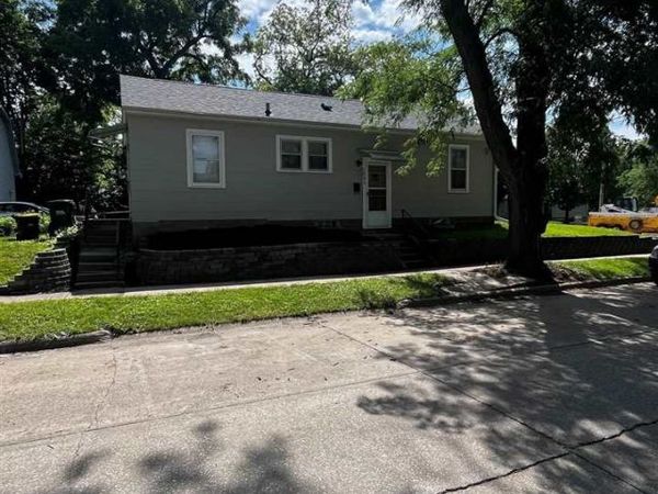 1002 Rochester Ave, Iowa City, IA 52245
