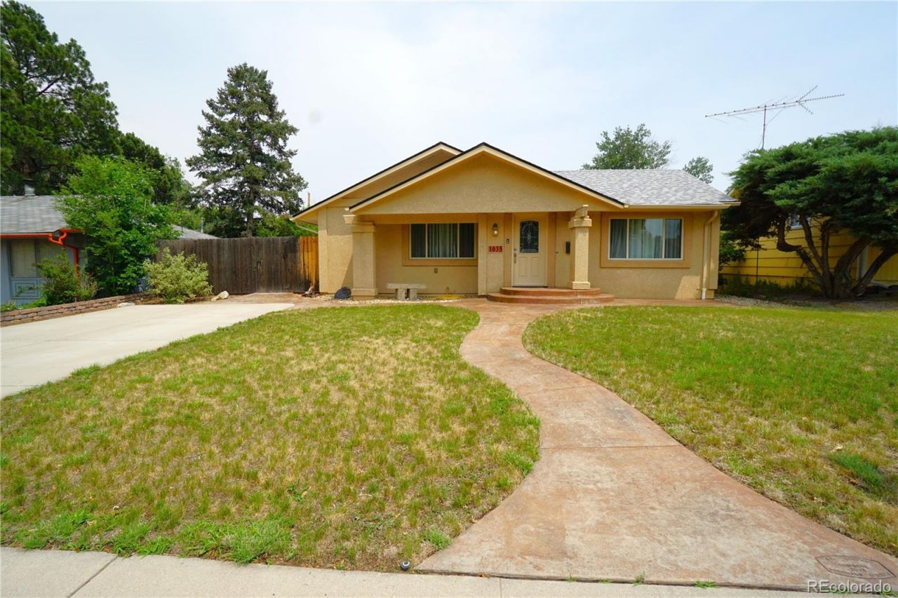 1635 Holmes Drive, Colorado Springs, CO 80909 Main Photo