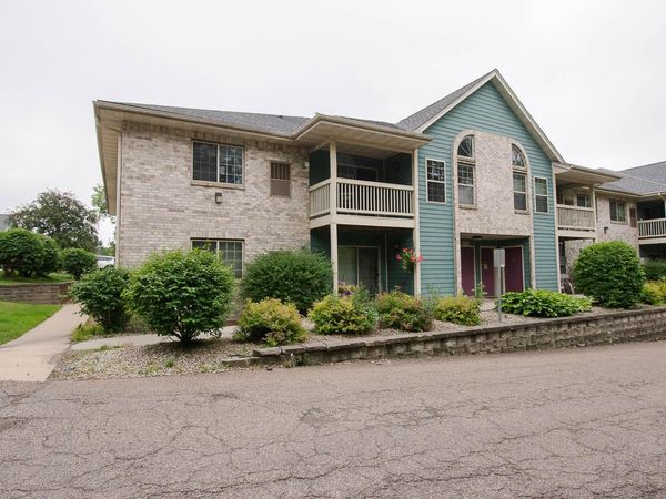 1876 Deerhaven Lane NE, Unit 2, Rochester, MN 55906