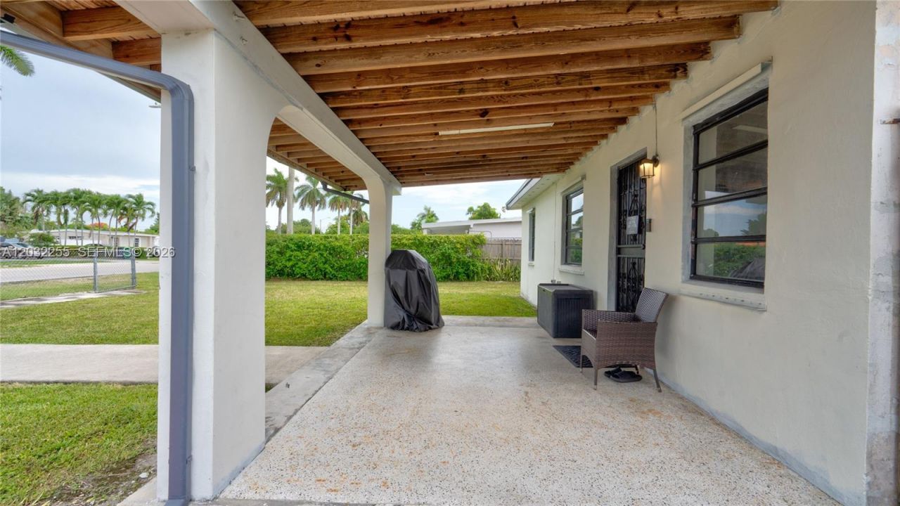 9840 SW 48th St , Miami, FL 33165 Photo