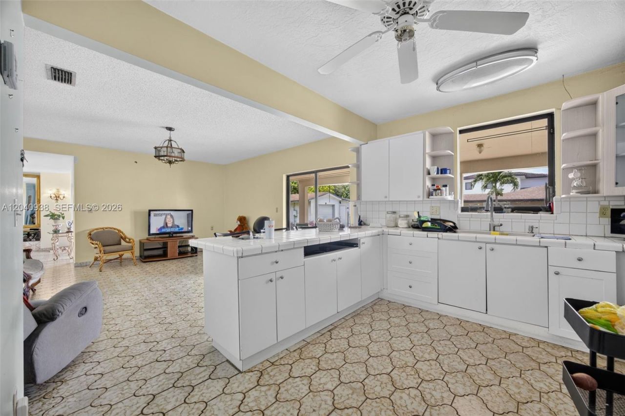 11405 SW 32nd St , Miami, FL 33165 Photo