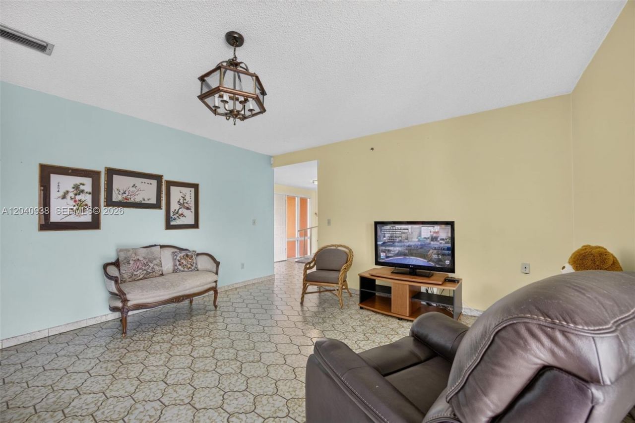11405 SW 32nd St , Miami, FL 33165 Photo