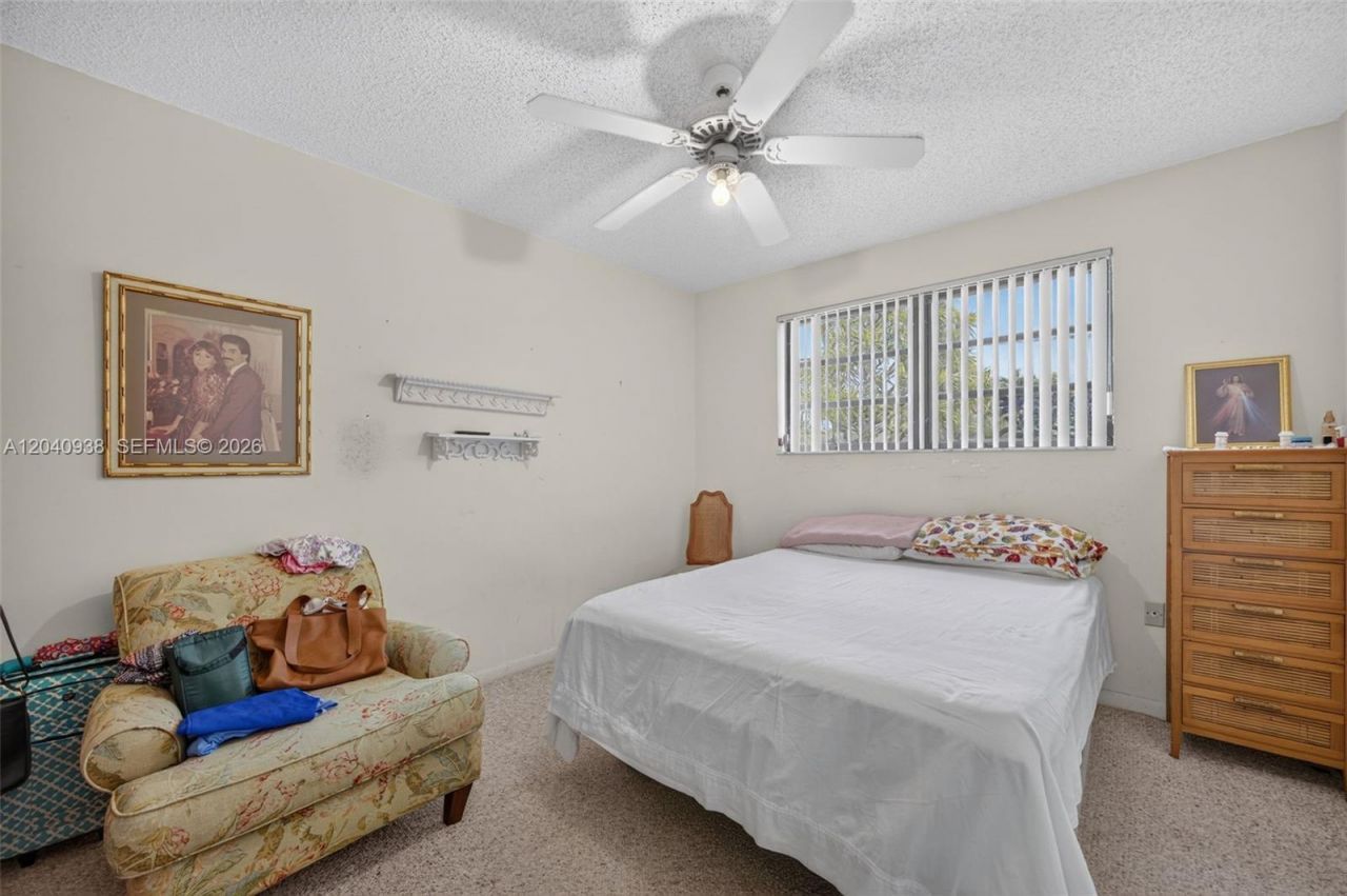 11405 SW 32nd St , Miami, FL 33165 Photo