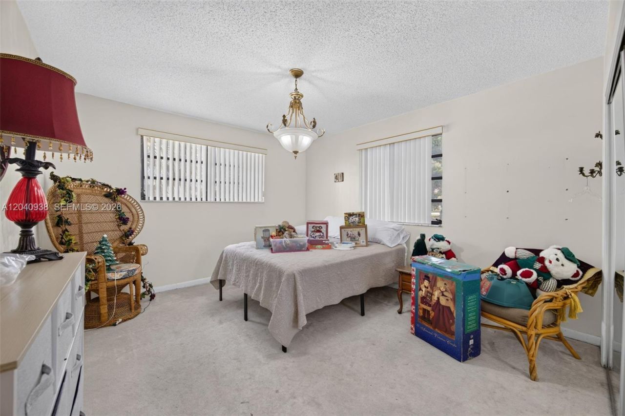 11405 SW 32nd St , Miami, FL 33165 Photo