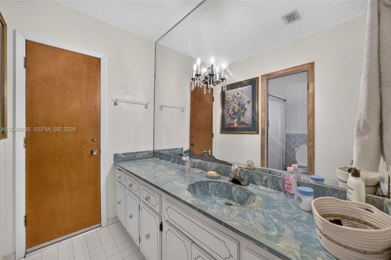 11405 SW 32nd St , Miami, FL 33165 Photo