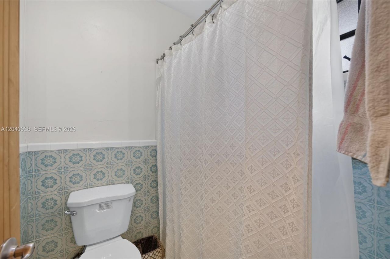 11405 SW 32nd St , Miami, FL 33165 Photo